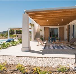 2 bedroom villa with infinity pool, near Alcamo, sleeps 4-5